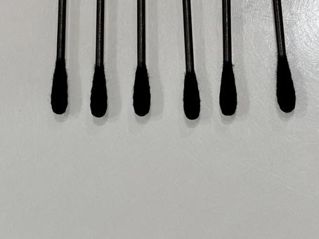 並べられた綿棒2 並べられた綿棒2の写真