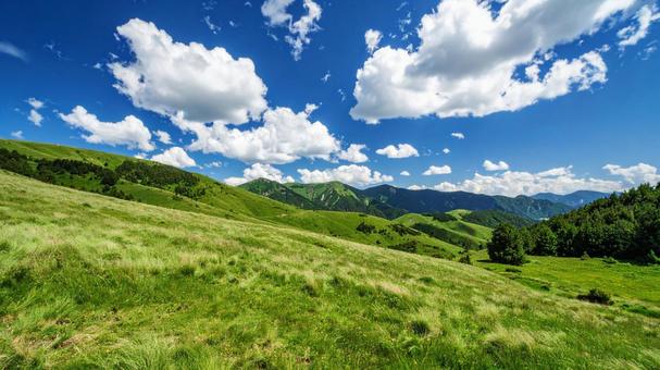 青空の下の山の高原02 青空の下の山の高原02の写真