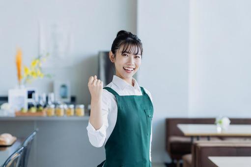 カフェで働く若い女性 カフェで働く若い女性 女性,カフェ,ウェイトレスの写真素材