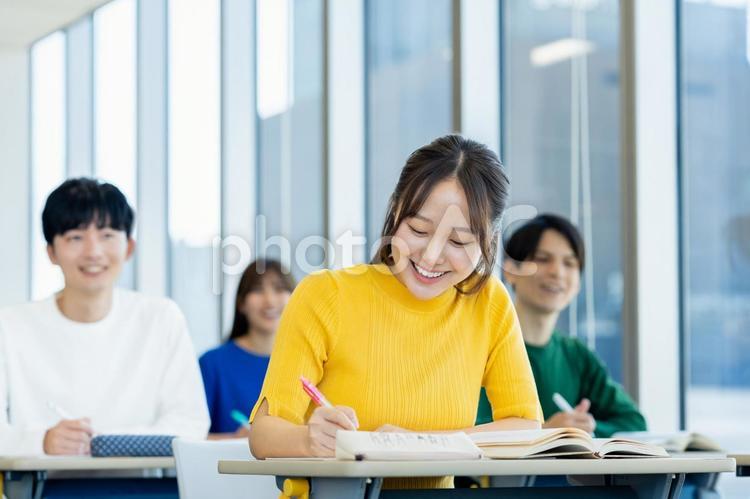 授業を受ける大学生 大学,授業,大学生の写真素材
