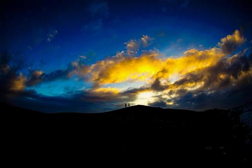 丘のシルエットと空 丘のシルエットと空 丘,シルエット,夕焼けの写真素材