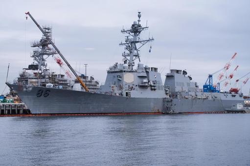 横須賀港に停泊している船 横須賀港,船,最先端の写真素材