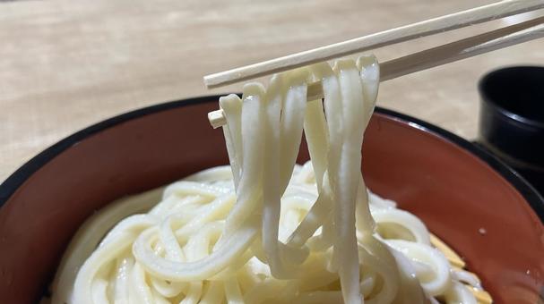 ざるうどん(麺を持ち上げる) ざるうどん(麺を持ち上げる) うどん,ざるうどん,つけ汁の写真素材