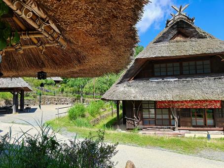 涼風が通り抜ける家 西湖いやしの里根場,山梨,茅葺屋根の写真素材