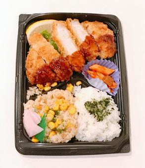 とんかつ弁当 とんかつ弁当 とんかつ弁当,とんかつとうもろこし弁当,とんかつの写真素材