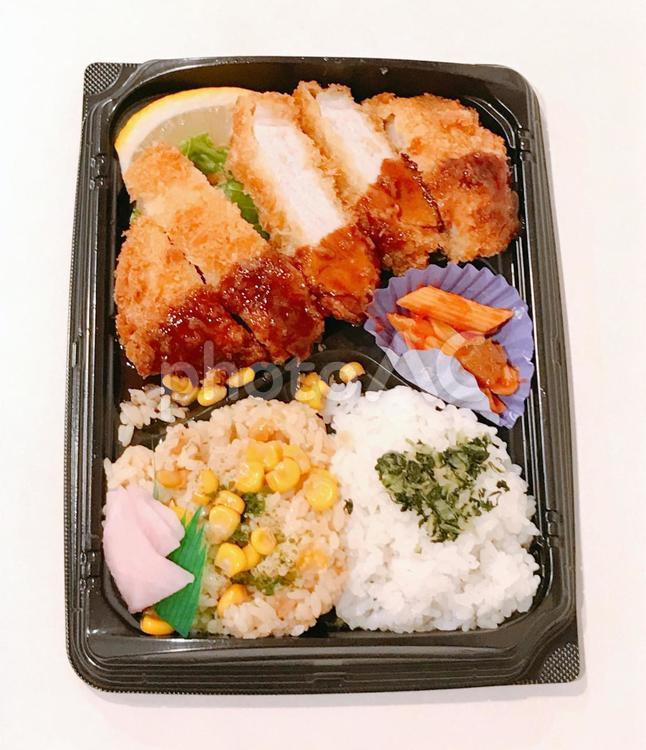 とんかつ弁当 とんかつ弁当,とんかつとうもろこし弁当,とんかつの写真素材