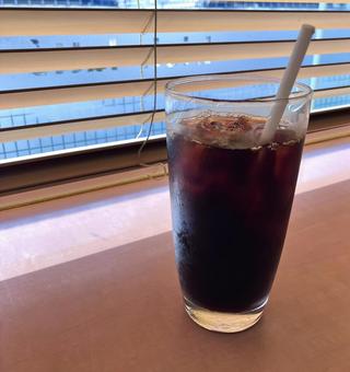 カフェで飲むアイスコーヒー カフェで飲むアイスコーヒーの写真
