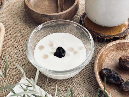 ヨーグルト　黒豆 デーツ,ヨーグルト,黒豆の写真素材