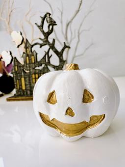 ハロウィン 白いかぼちゃ 縦位置 ハロウィン 白いかぼちゃ 縦位置 ハロウィン,ハロウィーン,飾りの写真素材