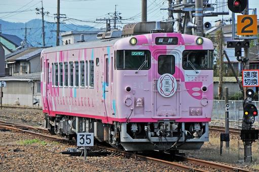 キハ40 SAKU美SAKU楽 津山線 キハ40 SAKU美SAKU楽 津山線 鉄道,ディーゼルカー,汽車の写真素材