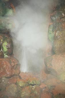 海地獄噴泉塔 海地獄,別府温泉,地獄の写真素材