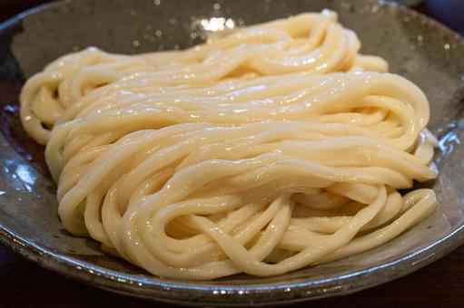打ちたて茹でたての冷たい饂飩(アップ) うどん,手打ちうどん,麺類の写真素材