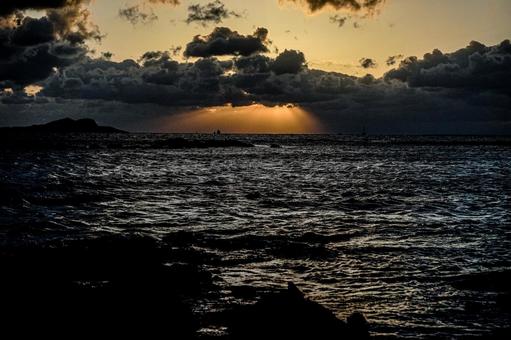 <素材>冬の夕暮れの海の風景 <素材>冬の夕暮れの海の風景 海,空,サンセットの写真素材