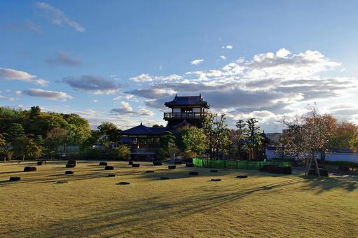 西日を浴びる池田城 池田城,天守,展望台の写真素材