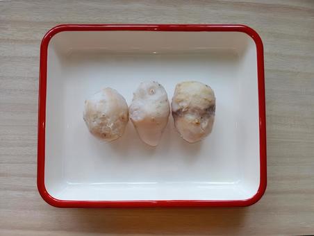 下茹でした里芋 下茹でした里芋,サトイモ,煮物の写真素材