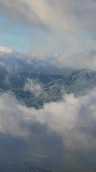 雲に隠れる阿蘇 雲に隠れる阿蘇の写真