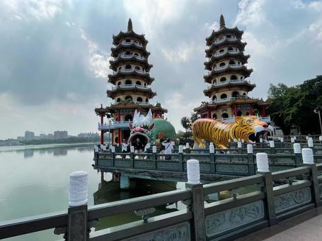 龍虎塔 蓮池潭 高雄市 台湾 厄除け 龍虎塔 蓮池潭 高雄市 台湾 厄除けの写真