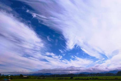2025年7月の空1 2025年7月の空1 里山,山並み,大空の写真素材