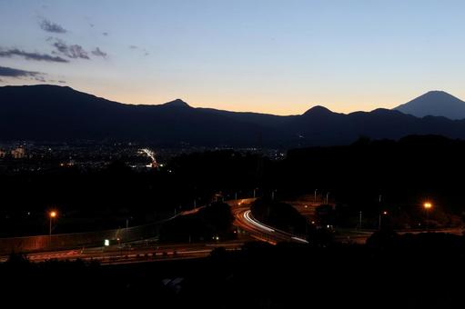 夜の高速道路 夜の高速道路の写真