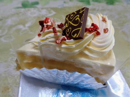 バタークリームケーキ バタークリームケーキ ケーキ,バター,クリームの写真素材