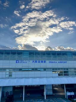夕方の大阪空港駅 駅,大阪空港駅,大阪空港の写真素材