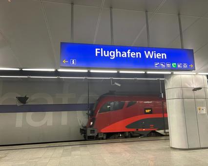 ウィーン空港駅 ウィーン空港駅 ウィーン空港駅,海外電車,ウィーンの写真素材