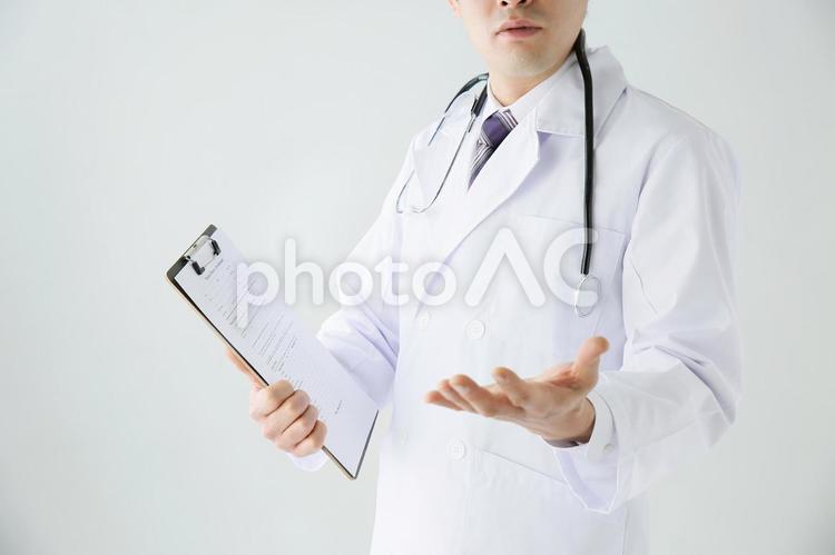 なにかを訴える男性医師 訴える,どうして,口論の写真素材