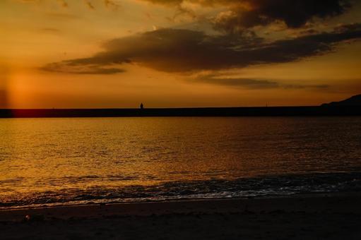 <Goto scenery> Beach scene at dawn, JPG