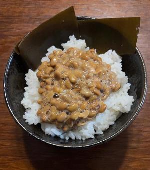 七分突き昆布ご飯に納豆の茶碗飯 茶碗飯,あきたこまち,七分突きの写真素材