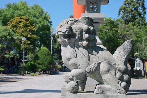 Guardian lion of the shrine, guardian dog, a shrine, bronze statue, JPG