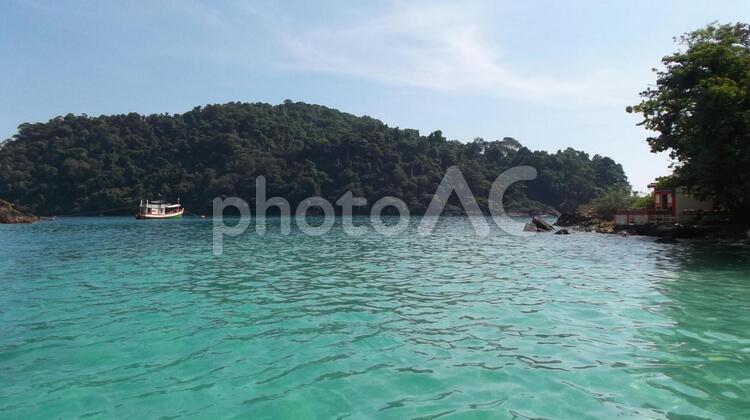クッド島（タイの秘境）沖、ボートよりタイランド湾の眺め(2) クッド島,外国,海外の写真素材