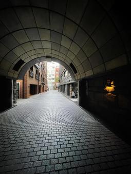 街中トンネルの写真