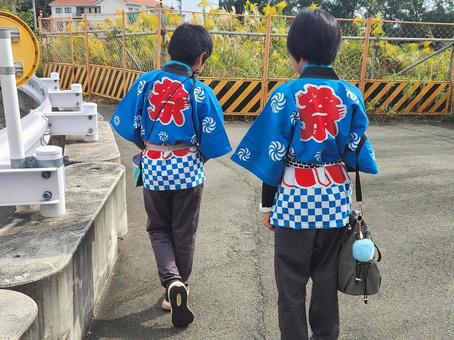 祭りへ行くぞー 祭りへ行くぞー お祭り,秋祭り,法被の写真素材