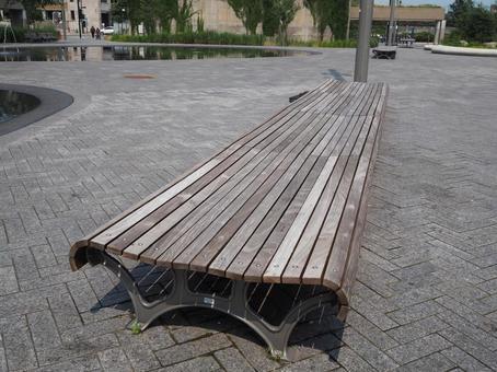 A long bench in downtown Montreal, JPG