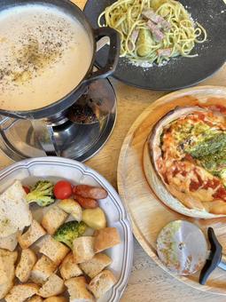 チーズフォンデュパーティ チーズフォンデュパーティ チーズフォンデュ,ピザ,パスタの写真素材
