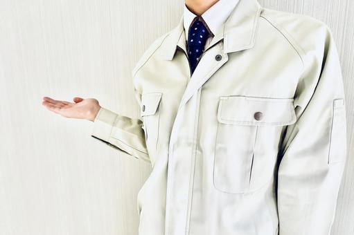 案内をする作業員 作業員,案内,プレゼンテーションの写真素材