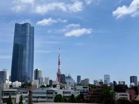 麻布台ヒルズと東京タワー 麻布台ヒルズと東京タワーの写真