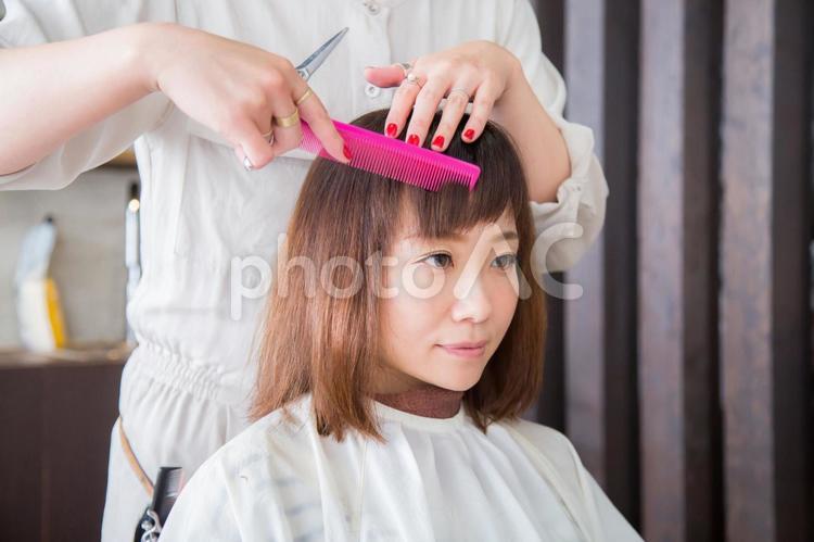 美容室と女性 美容室,笑顔,ヘアサロンの写真素材