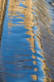 水面の表情(38) 川面,反射,リフレクションの写真素材