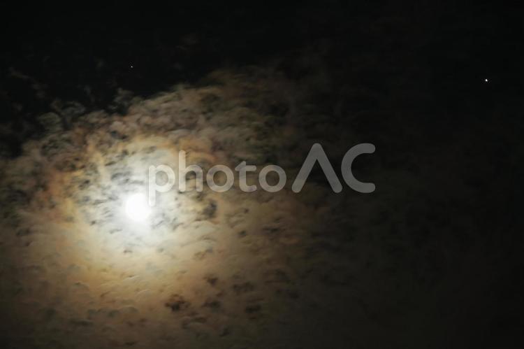 月、土星及び木星 暗黒,月,太陽の写真素材