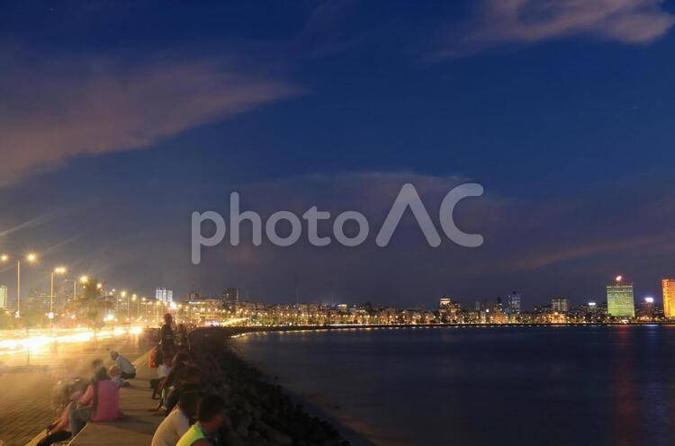 インド　ボンベイのマリーンドライブのサンセット市街地風景 インド,ボンベイ,ムンバイの写真素材