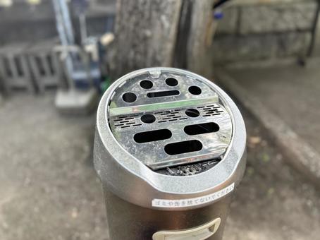 灰皿 灰皿 灰皿,喫煙所,喫煙の写真素材