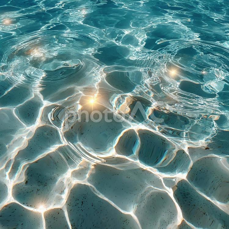 太陽の光が作り出す、水中の輝きと揺らめき 水,水面,波紋の写真素材