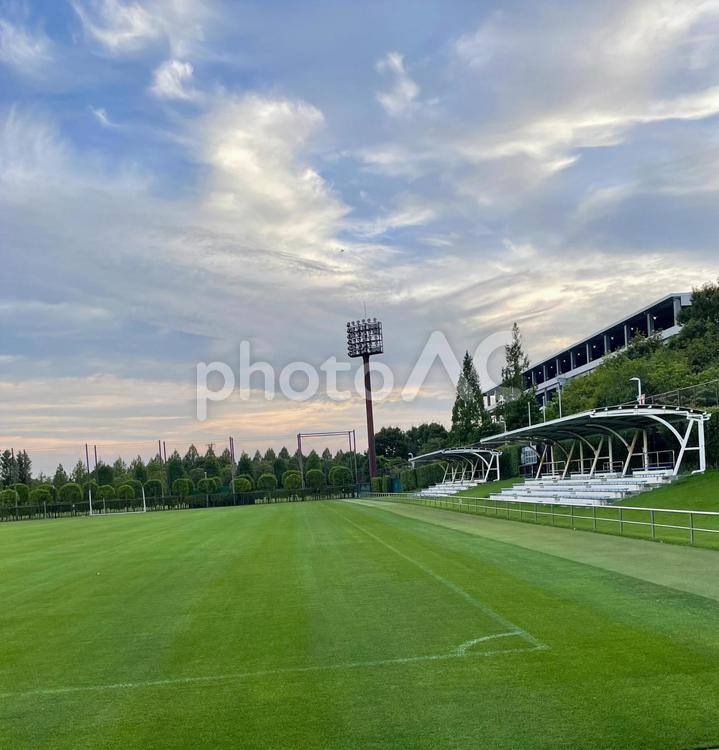 夕暮れのグラウンド サッカー,グラウンド,夕方の写真素材