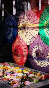 夜の神社参拝~スマホ壁紙サイズKN32 夜の神社参拝~スマホ壁紙サイズKN32 和傘,神社,風鈴の写真素材