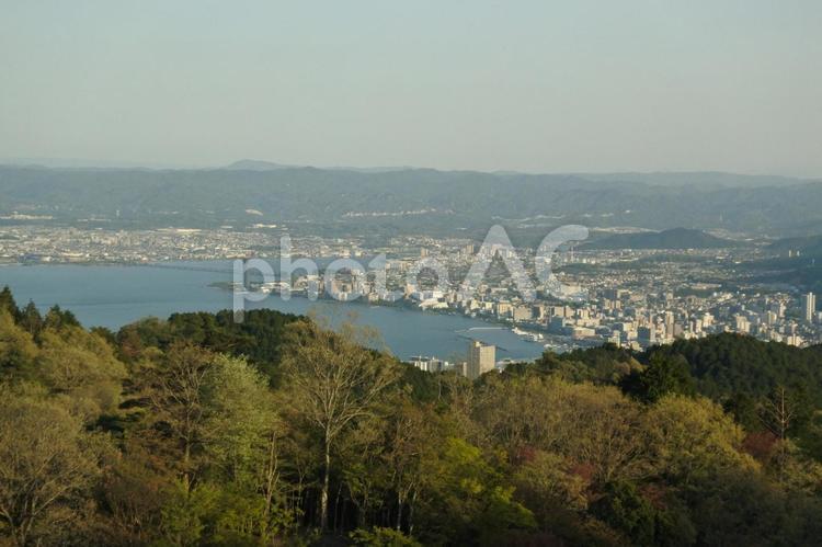 延暦寺から望む大津市と琵琶湖 風景,琵琶湖,山の写真素材