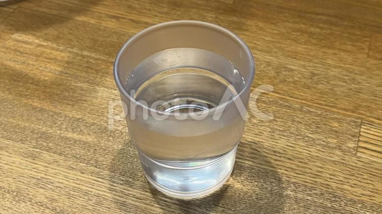 お冷や（ヨコ） お冷,水,コップの写真素材