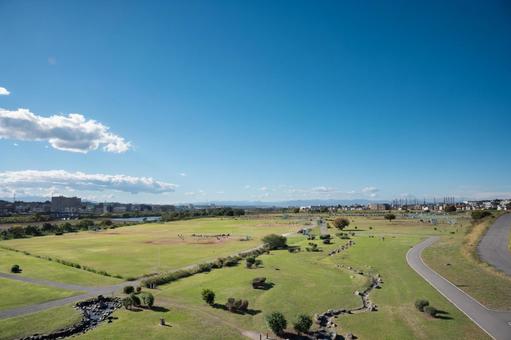清々しく晴れた日の新二子橋からの風景 二子玉川,兵庫島公園,ニコタマの写真素材
