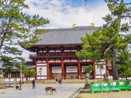 【奈良県】奈良市・東大寺中門 東大寺,奈良公園,中門の写真素材