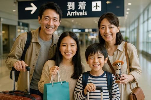 帰国直後に記念撮影をする日本人家族 帰国直後に記念撮影をする日本人家族の写真